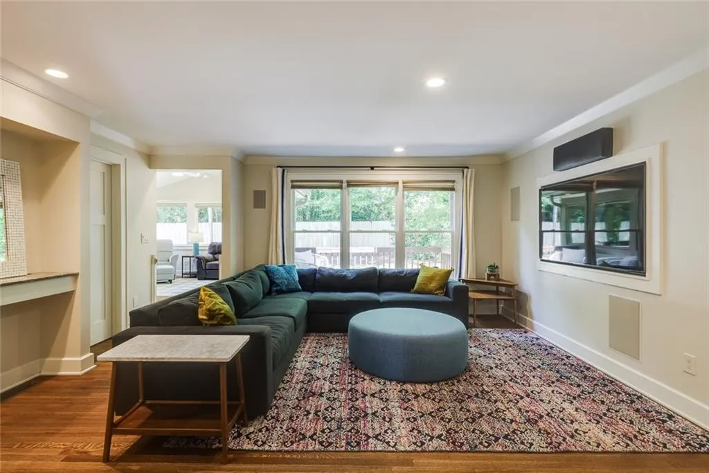 6835 Lisa Lane, Sandy Springs, Georgia 30338, 4 Bedrooms Bedrooms, ,2 BathroomsBathrooms,Residential,Sold,6835 Lisa Lane,7057780