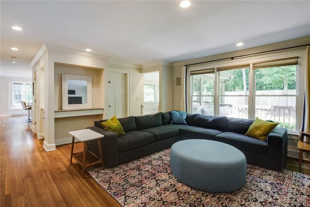 6835 Lisa Lane, Sandy Springs, Georgia 30338, 4 Bedrooms Bedrooms, ,2 BathroomsBathrooms,Residential,Sold,6835 Lisa Lane,7057780