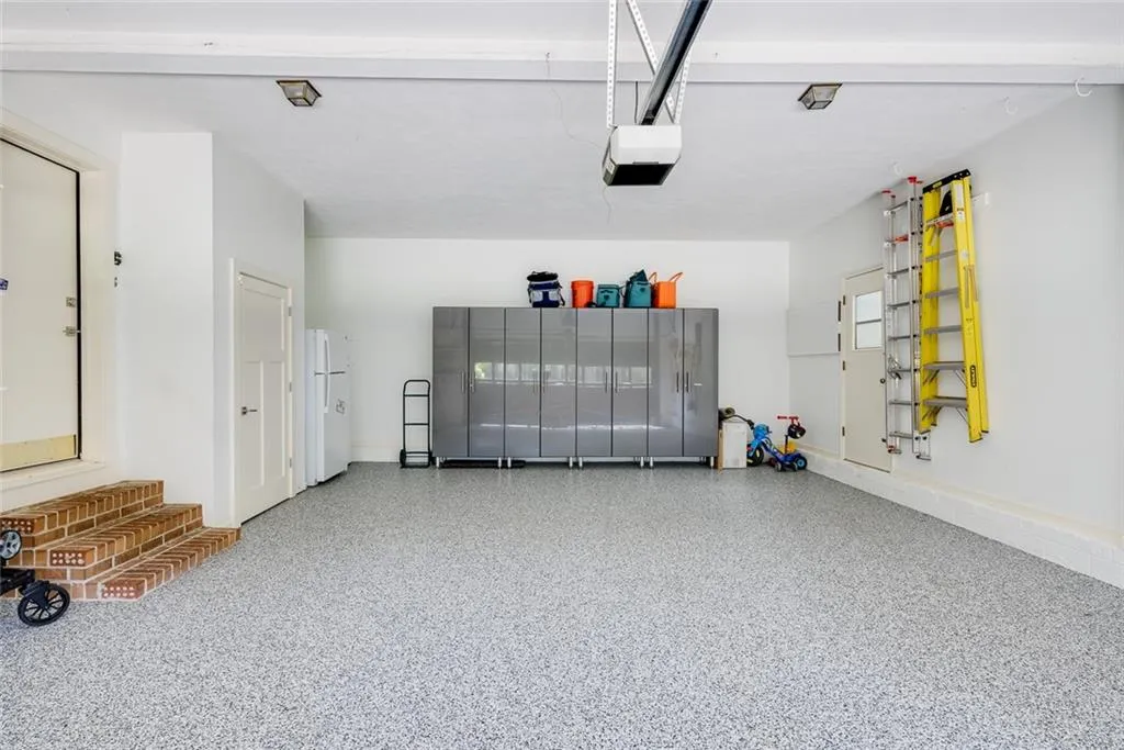 6835 Lisa Lane, Sandy Springs, Georgia 30338, 4 Bedrooms Bedrooms, ,2 BathroomsBathrooms,Residential,Sold,6835 Lisa Lane,7057780