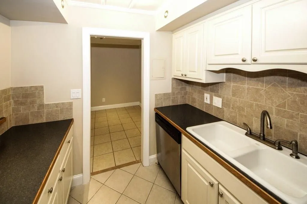 6851 Roswell Road Unit J-12, Sandy Springs, Georgia 30328, 1 Bedroom Bedrooms, ,1 BathroomBathrooms,Residential,Sold,6851 Roswell Road Unit J-12,6117762