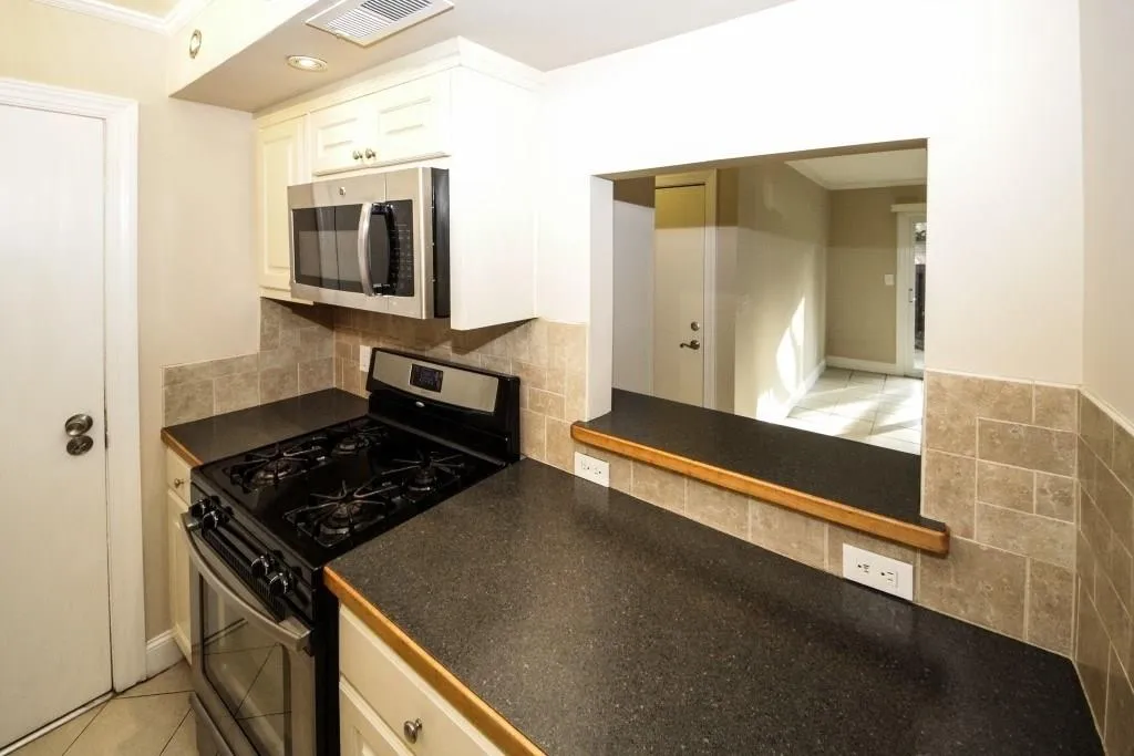 6851 Roswell Road Unit J-12, Sandy Springs, Georgia 30328, 1 Bedroom Bedrooms, ,1 BathroomBathrooms,Residential,Sold,6851 Roswell Road Unit J-12,6117762