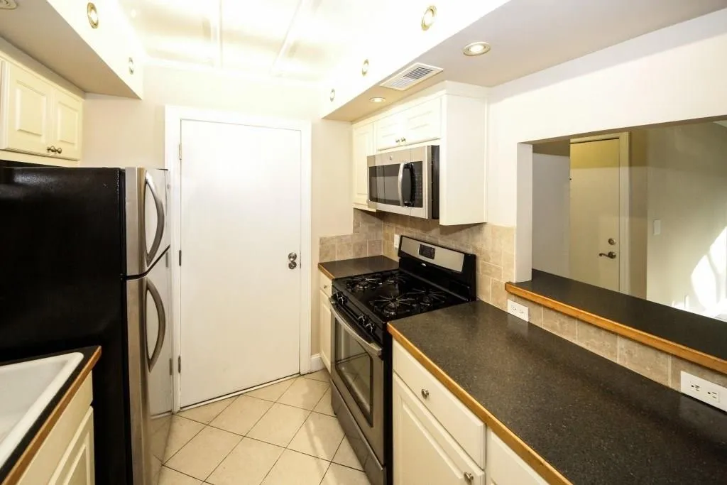 6851 Roswell Road Unit J-12, Sandy Springs, Georgia 30328, 1 Bedroom Bedrooms, ,1 BathroomBathrooms,Residential,Sold,6851 Roswell Road Unit J-12,6117762