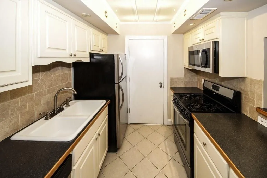 6851 Roswell Road Unit J-12, Sandy Springs, Georgia 30328, 1 Bedroom Bedrooms, ,1 BathroomBathrooms,Residential,Sold,6851 Roswell Road Unit J-12,6117762