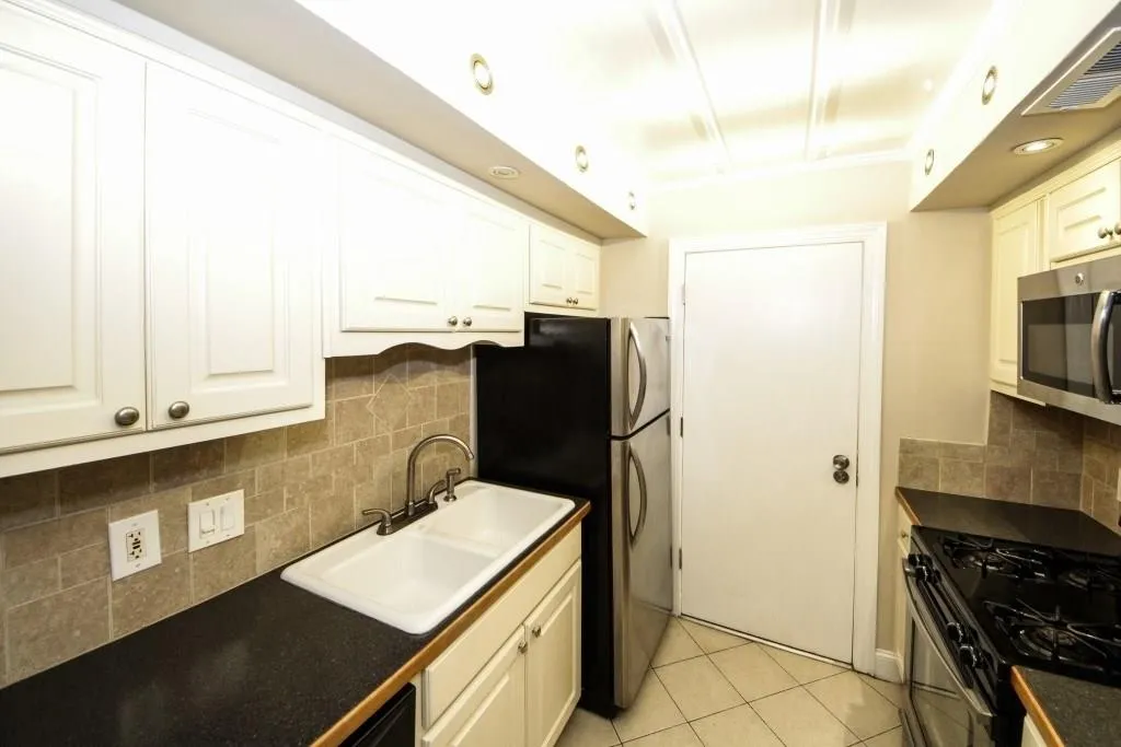 6851 Roswell Road Unit J-12, Sandy Springs, Georgia 30328, 1 Bedroom Bedrooms, ,1 BathroomBathrooms,Residential,Sold,6851 Roswell Road Unit J-12,6117762