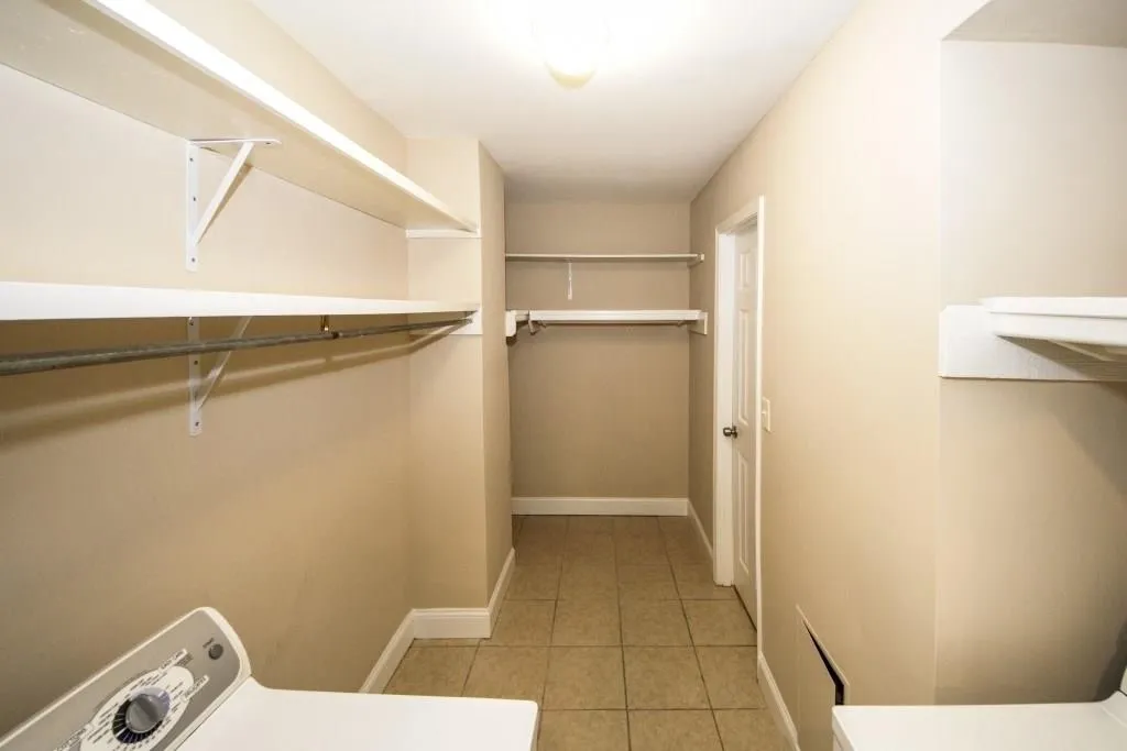 6851 Roswell Road Unit J-12, Sandy Springs, Georgia 30328, 1 Bedroom Bedrooms, ,1 BathroomBathrooms,Residential,Sold,6851 Roswell Road Unit J-12,6117762