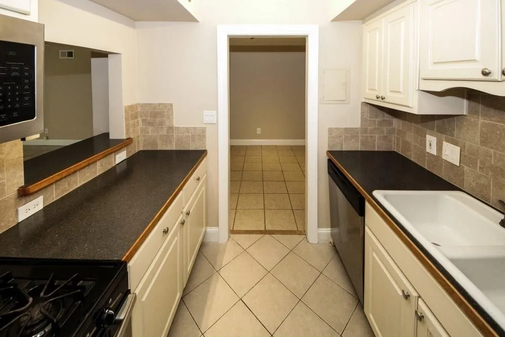 6851 Roswell Road Unit J-12, Sandy Springs, Georgia 30328, 1 Bedroom Bedrooms, ,1 BathroomBathrooms,Residential,Sold,6851 Roswell Road Unit J-12,6117762