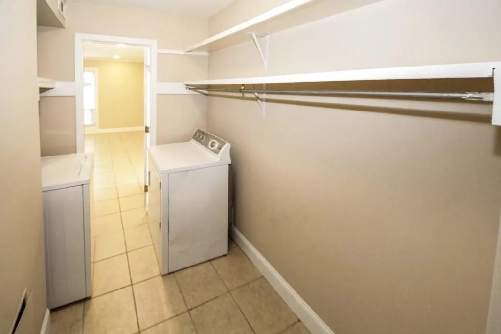 6851 Roswell Road Unit J-12, Sandy Springs, Georgia 30328, 1 Bedroom Bedrooms, ,1 BathroomBathrooms,Residential,Sold,6851 Roswell Road Unit J-12,6117762