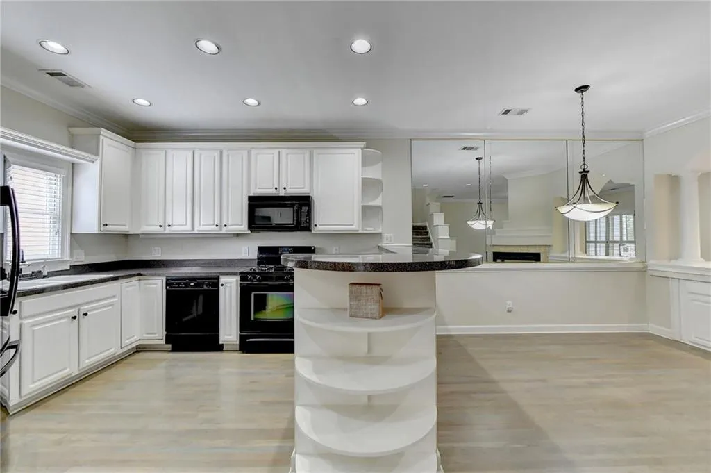 8605 Hope Mews Court, Sandy Springs, Georgia 30350, 2 Bedrooms Bedrooms, ,2 BathroomsBathrooms,Residential,Sold,8605 Hope Mews Court,7259281