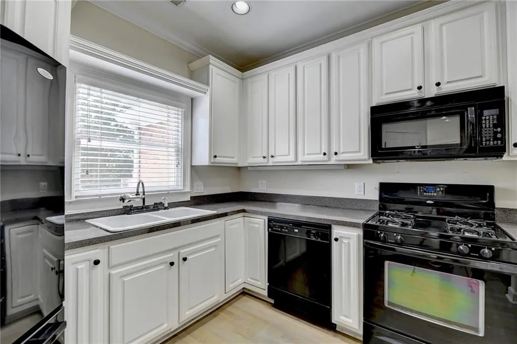 8605 Hope Mews Court, Sandy Springs, Georgia 30350, 2 Bedrooms Bedrooms, ,2 BathroomsBathrooms,Residential,Sold,8605 Hope Mews Court,7259281