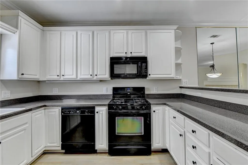 8605 Hope Mews Court, Sandy Springs, Georgia 30350, 2 Bedrooms Bedrooms, ,2 BathroomsBathrooms,Residential,Sold,8605 Hope Mews Court,7259281