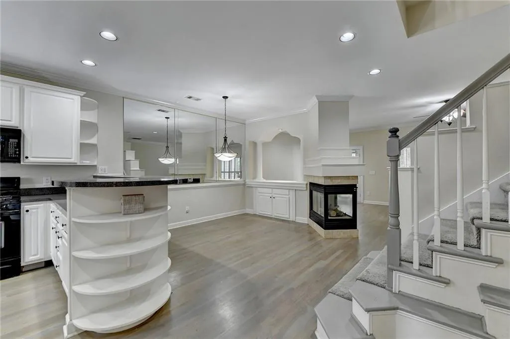 8605 Hope Mews Court, Sandy Springs, Georgia 30350, 2 Bedrooms Bedrooms, ,2 BathroomsBathrooms,Residential,Sold,8605 Hope Mews Court,7259281