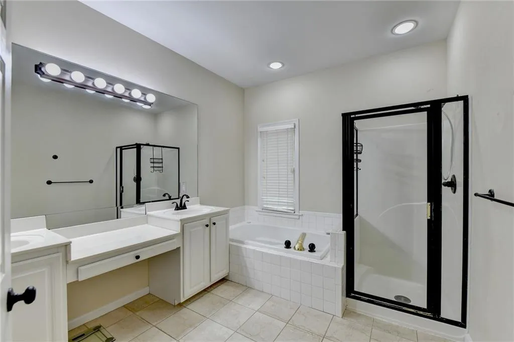 8605 Hope Mews Court, Sandy Springs, Georgia 30350, 2 Bedrooms Bedrooms, ,2 BathroomsBathrooms,Residential,Sold,8605 Hope Mews Court,7259281