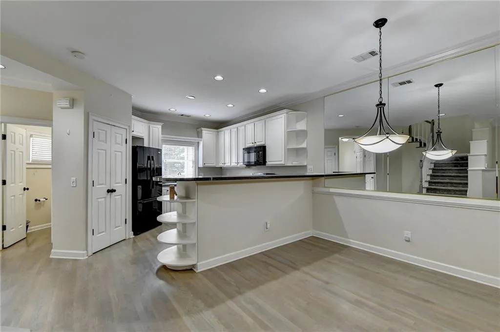 8605 Hope Mews Court, Sandy Springs, Georgia 30350, 2 Bedrooms Bedrooms, ,2 BathroomsBathrooms,Residential,Sold,8605 Hope Mews Court,7259281