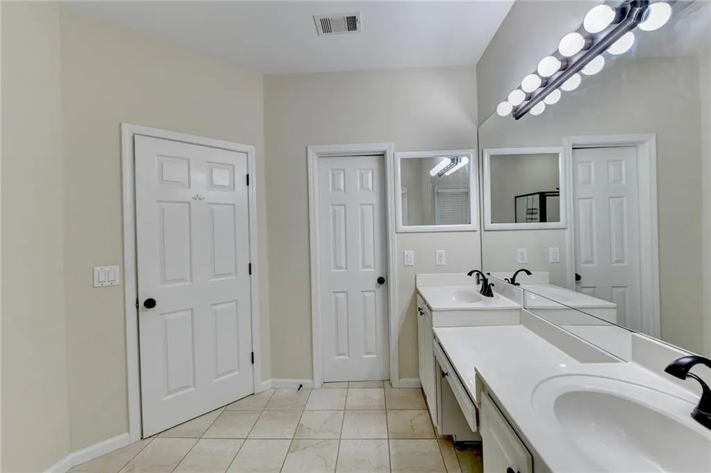 8605 Hope Mews Court, Sandy Springs, Georgia 30350, 2 Bedrooms Bedrooms, ,2 BathroomsBathrooms,Residential,Sold,8605 Hope Mews Court,7259281