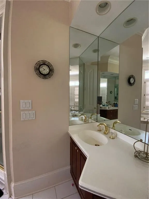 125 Wilderbluff Court, Sandy Springs, Georgia 30328, 6 Bedrooms Bedrooms, ,6 BathroomsBathrooms,Residential,Sold,125 Wilderbluff Court,6961101