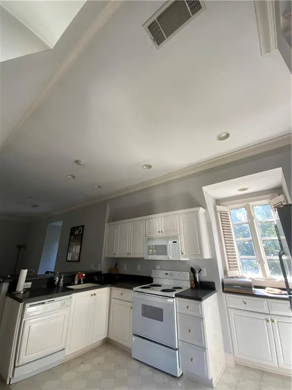 125 Wilderbluff Court, Sandy Springs, Georgia 30328, 6 Bedrooms Bedrooms, ,6 BathroomsBathrooms,Residential,Sold,125 Wilderbluff Court,6961101