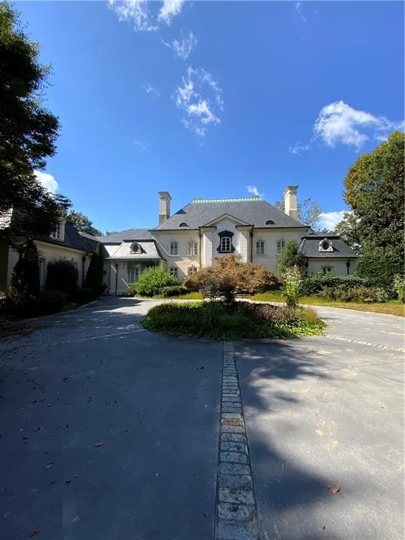 125 Wilderbluff Court, Sandy Springs, Georgia 30328, 6 Bedrooms Bedrooms, ,6 BathroomsBathrooms,Residential,Sold,125 Wilderbluff Court,6961101