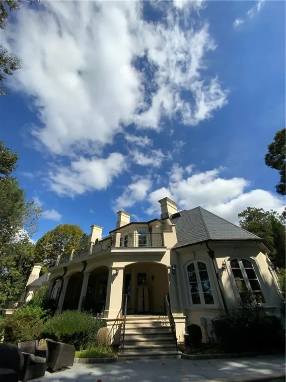 125 Wilderbluff Court, Sandy Springs, Georgia 30328, 6 Bedrooms Bedrooms, ,6 BathroomsBathrooms,Residential,Sold,125 Wilderbluff Court,6961101