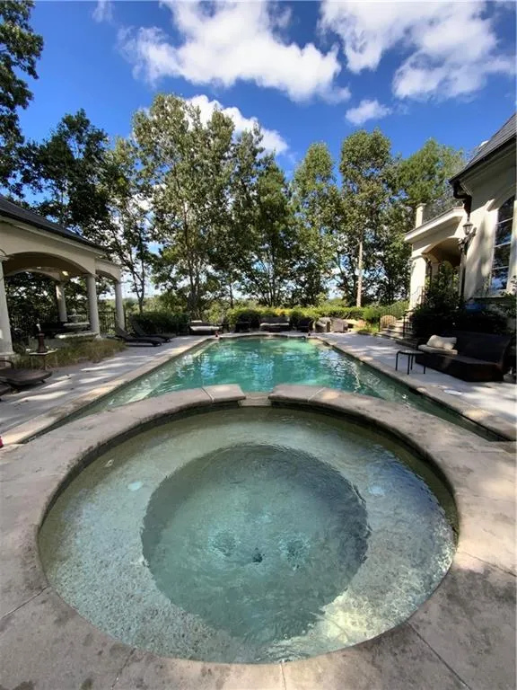 125 Wilderbluff Court, Sandy Springs, Georgia 30328, 6 Bedrooms Bedrooms, ,6 BathroomsBathrooms,Residential,Sold,125 Wilderbluff Court,6961101