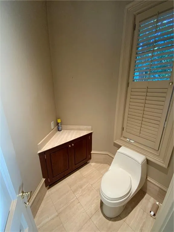 125 Wilderbluff Court, Sandy Springs, Georgia 30328, 6 Bedrooms Bedrooms, ,6 BathroomsBathrooms,Residential,Sold,125 Wilderbluff Court,6961101