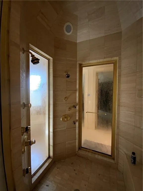 125 Wilderbluff Court, Sandy Springs, Georgia 30328, 6 Bedrooms Bedrooms, ,6 BathroomsBathrooms,Residential,Sold,125 Wilderbluff Court,6961101