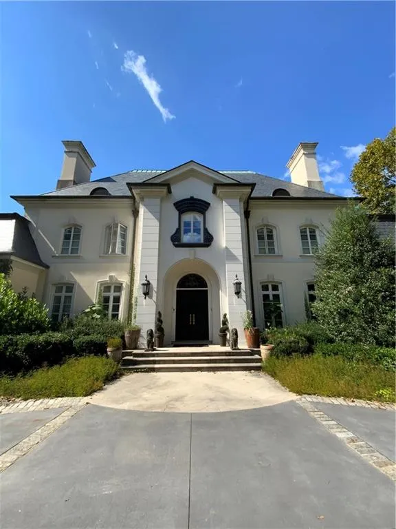 125 Wilderbluff Court, Sandy Springs, Georgia 30328, 6 Bedrooms Bedrooms, ,6 BathroomsBathrooms,Residential,Sold,125 Wilderbluff Court,6961101