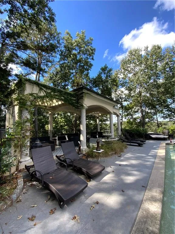 125 Wilderbluff Court, Sandy Springs, Georgia 30328, 6 Bedrooms Bedrooms, ,6 BathroomsBathrooms,Residential,Sold,125 Wilderbluff Court,6961101