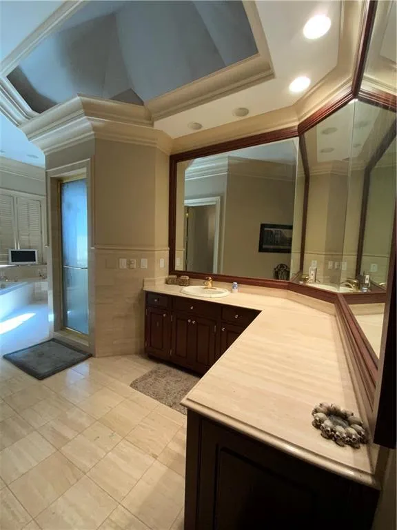 125 Wilderbluff Court, Sandy Springs, Georgia 30328, 6 Bedrooms Bedrooms, ,6 BathroomsBathrooms,Residential,Sold,125 Wilderbluff Court,6961101