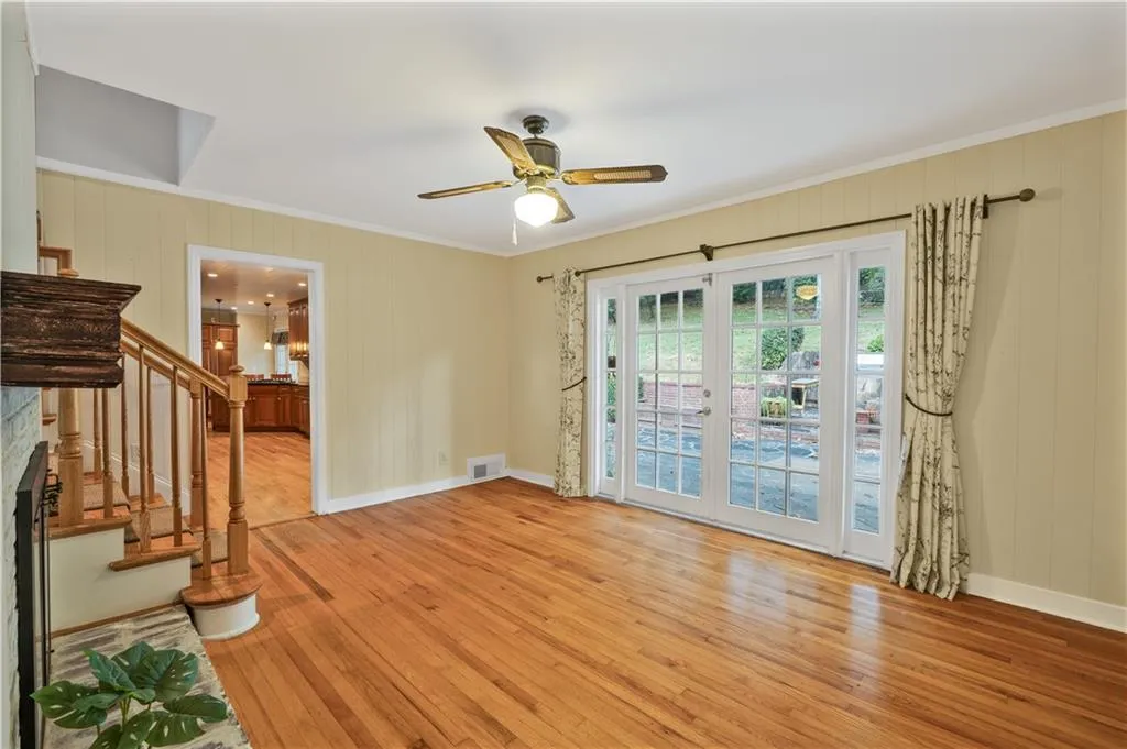 Keeping room off the kitchen