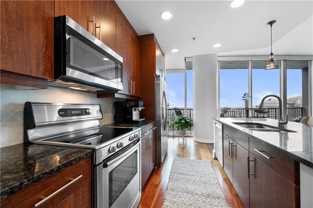 1080 Peachtree Street Ne Unit 3309, Atlanta, Georgia 30309, 2 Bedrooms Bedrooms, ,2 BathroomsBathrooms,Residential,For Sale,1080 Peachtree Street Ne Unit 3309,7516878