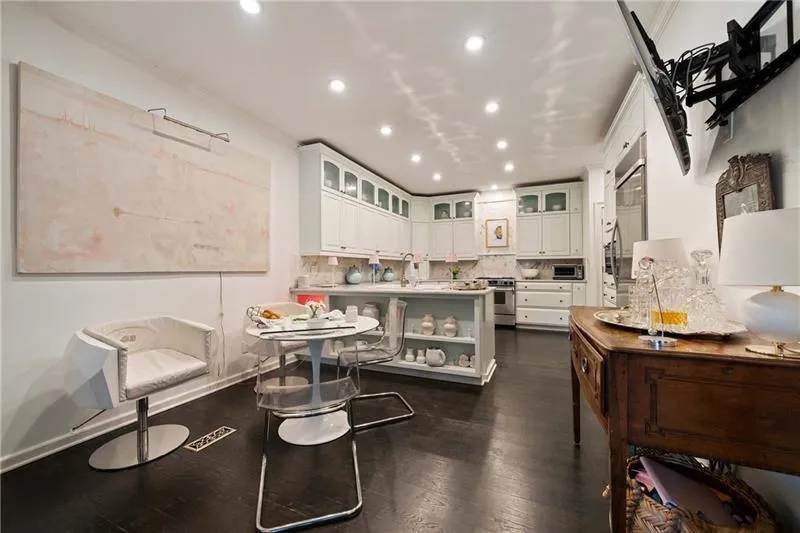 2525 Peachtree Road Ne Unit 25, Atlanta, Georgia 30305, 3 Bedrooms Bedrooms, 0 ,4 BathroomsBathrooms,Residential,For Sale,2525 Peachtree Road Ne Unit 25,7704110