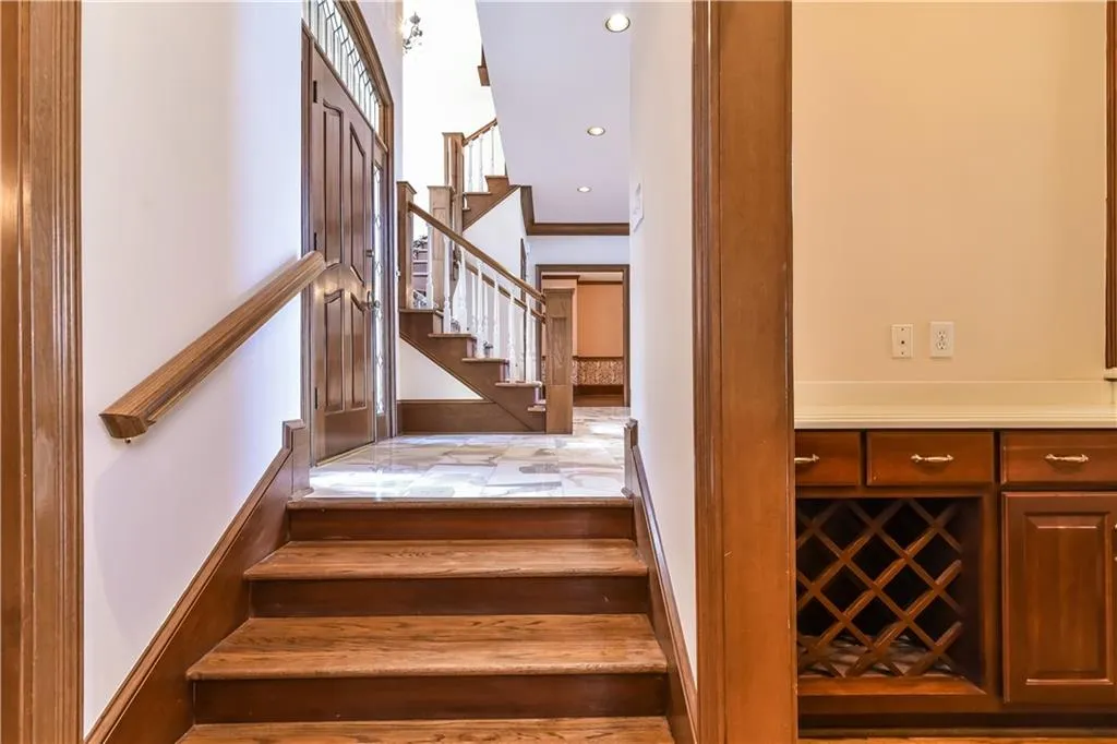 35 Pointe Ridge Drive, Atlanta, Georgia 30328, 3 Bedrooms Bedrooms, ,3 BathroomsBathrooms,Residential,Sold,35 Pointe Ridge Drive,5930959
