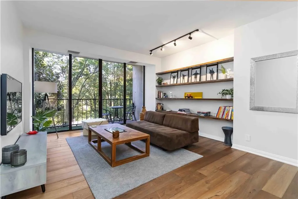 145 15th Street Ne Unit 211, Atlanta, Georgia 30309, 1 Bedroom Bedrooms, ,1 BathroomBathrooms,Residential,For Sale,145 15th Street Ne Unit 211,7647280
