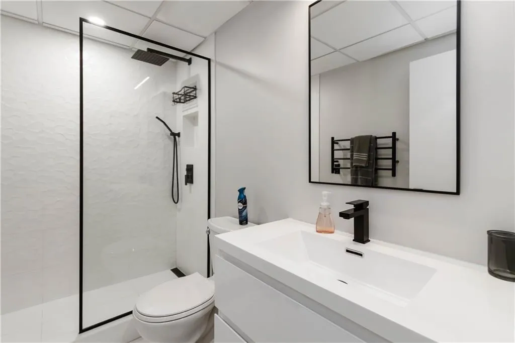 145 15th Street Ne Unit 211, Atlanta, Georgia 30309, 1 Bedroom Bedrooms, ,1 BathroomBathrooms,Residential,For Sale,145 15th Street Ne Unit 211,7647280