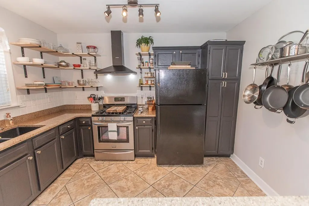 7500 Roswell Road Unit 103, Atlanta, Georgia 30350, 3 Bedrooms Bedrooms, ,2 BathroomsBathrooms,Residential,Sold,7500 Roswell Road Unit 103,6950513