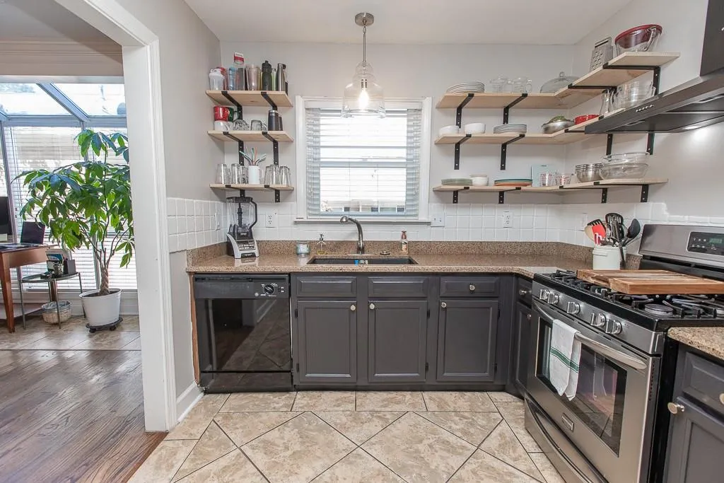 7500 Roswell Road Unit 103, Atlanta, Georgia 30350, 3 Bedrooms Bedrooms, ,2 BathroomsBathrooms,Residential,Sold,7500 Roswell Road Unit 103,6950513