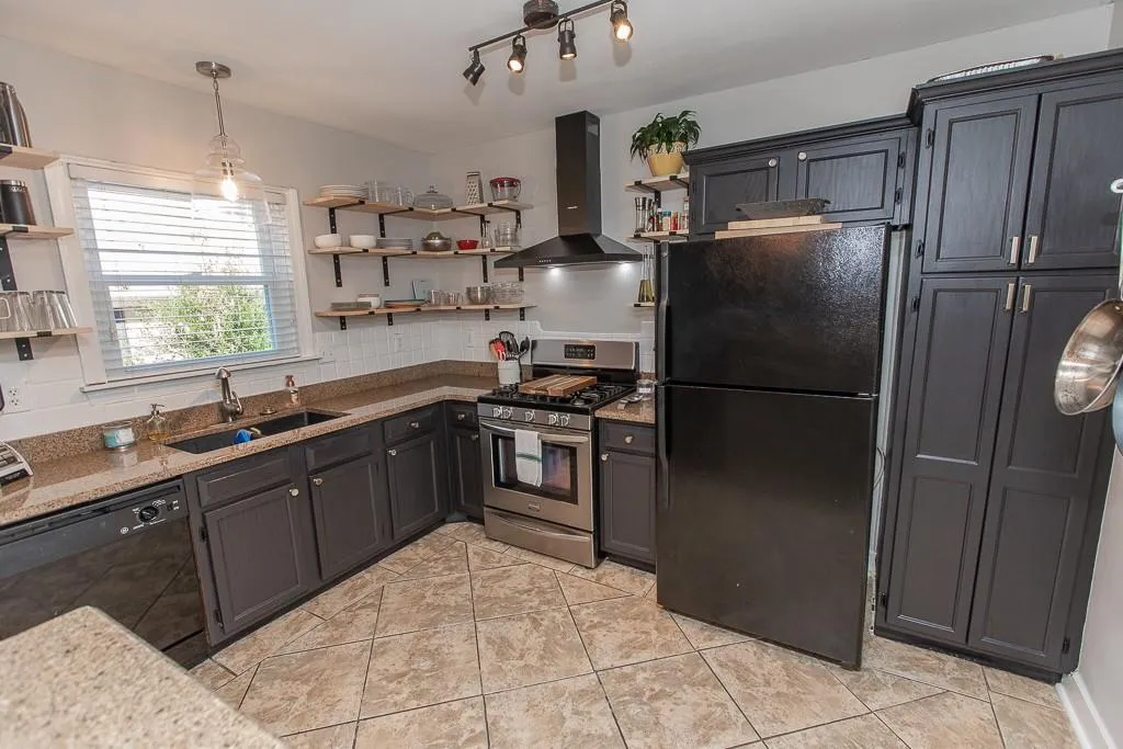 7500 Roswell Road Unit 103, Atlanta, Georgia 30350, 3 Bedrooms Bedrooms, ,2 BathroomsBathrooms,Residential,Sold,7500 Roswell Road Unit 103,6950513