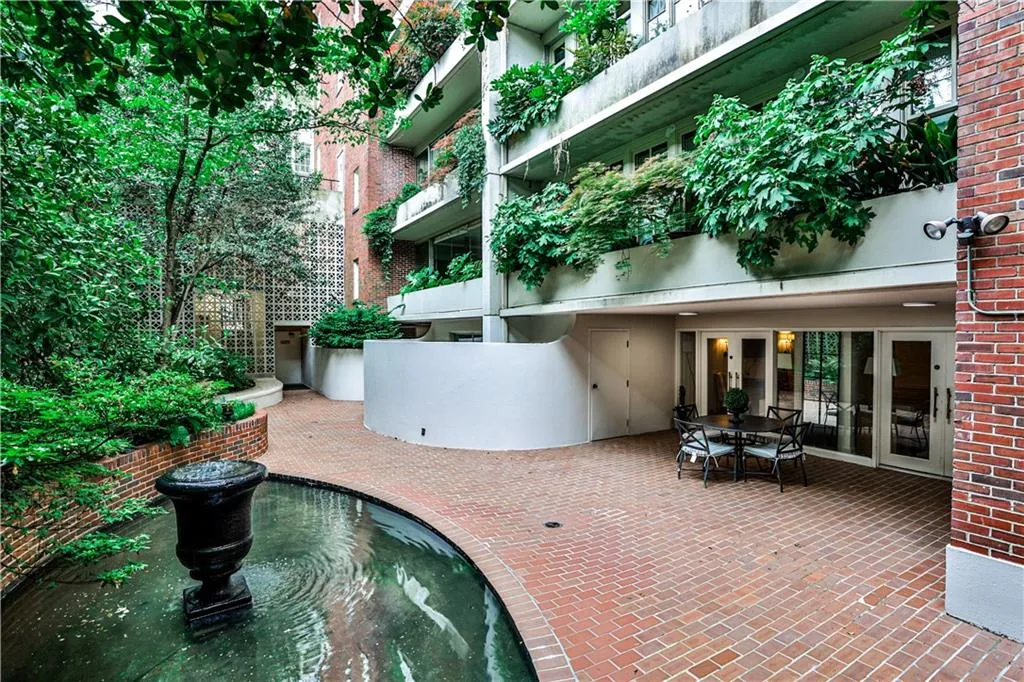 View of patio / terrace with outdoor dining space