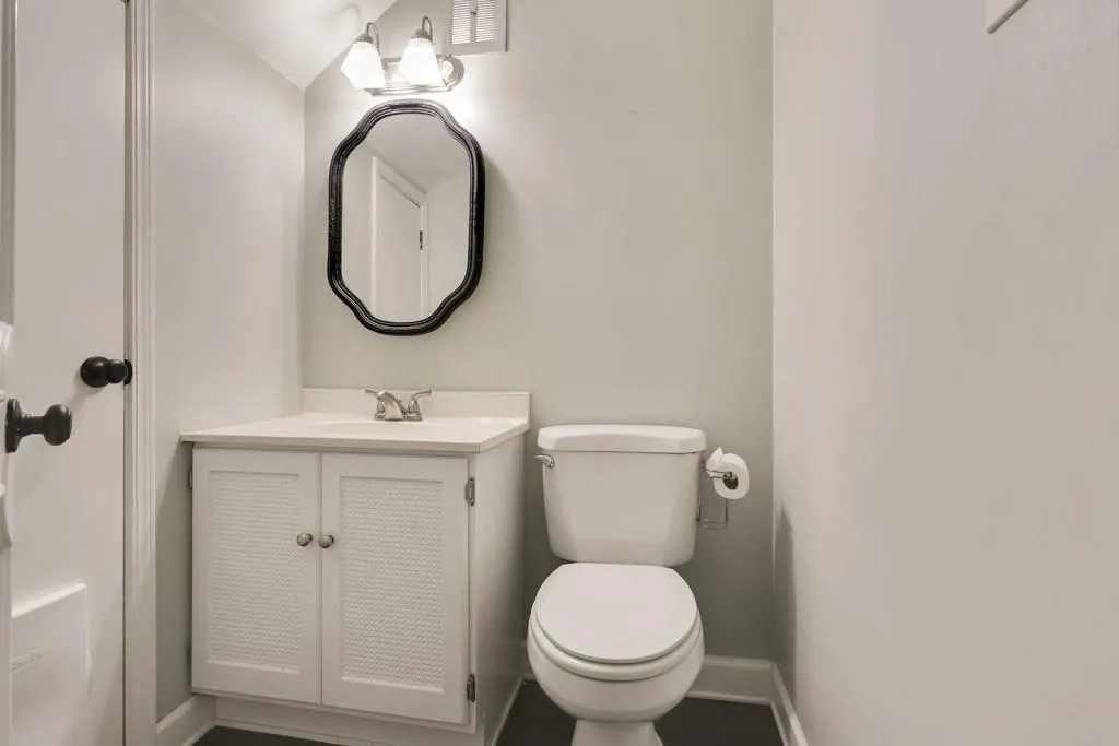 5400 Roswell Road Unit E5, Sandy Springs, Georgia 30342, 2 Bedrooms Bedrooms, ,1 BathroomBathrooms,Residential,Sold,5400 Roswell Road Unit E5,6112064