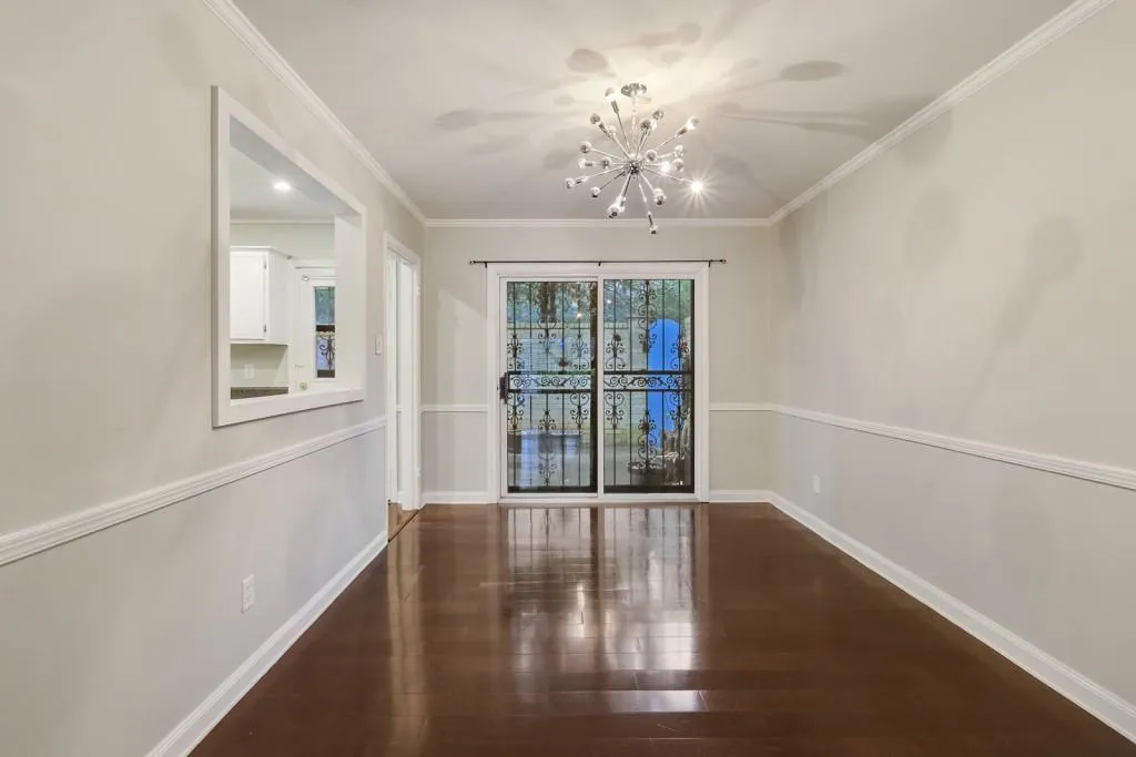 5400 Roswell Road Unit E5, Sandy Springs, Georgia 30342, 2 Bedrooms Bedrooms, ,1 BathroomBathrooms,Residential,Sold,5400 Roswell Road Unit E5,6112064