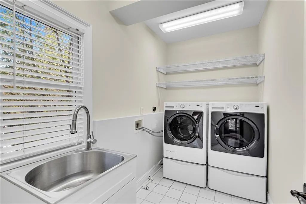 Atlanta, Georgia 30319, 4 Bedrooms Bedrooms, ,3 BathroomsBathrooms,Residential,For Sale,7591778