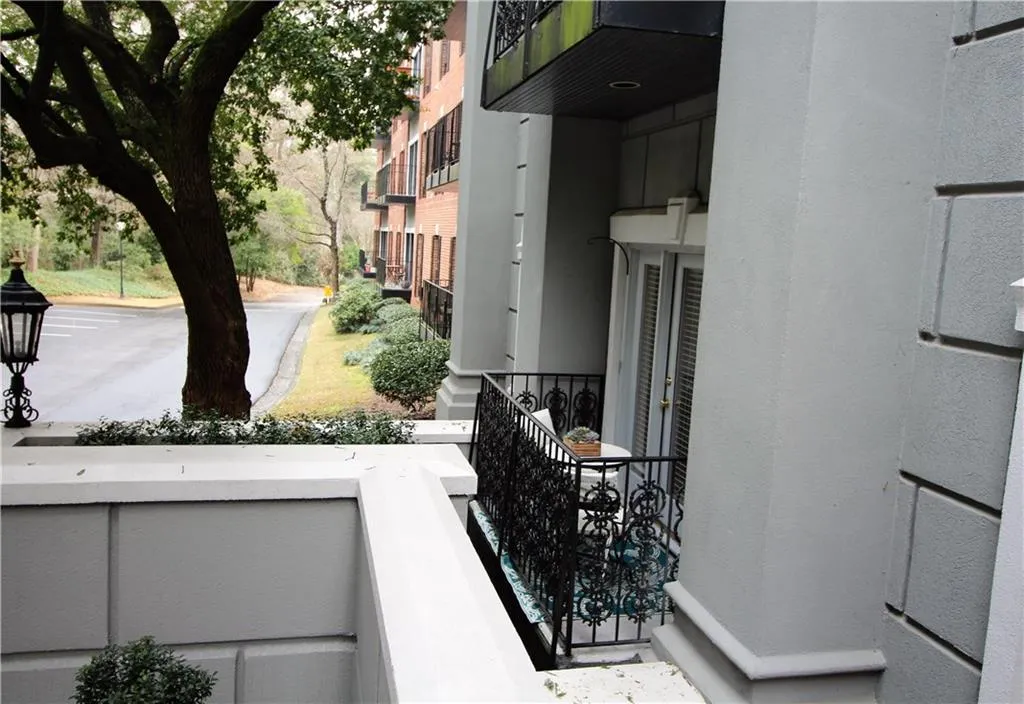 3071 Lenox Road Ne Unit 15, Atlanta, Georgia 30324, 2 Bedrooms Bedrooms, ,2 BathroomsBathrooms,Residential,Sold,3071 Lenox Road Ne Unit 15,5950532