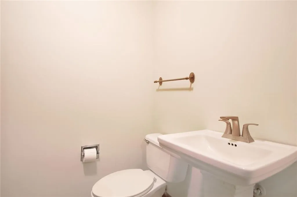240 Abington Drive, Atlanta, Georgia 30328, 3 Bedrooms Bedrooms, ,2 BathroomsBathrooms,Residential,Sold,240 Abington Drive,7397627