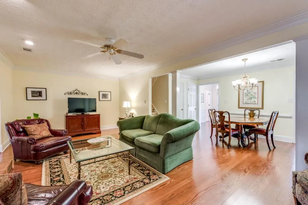 7904 Briar Villa Place, Sandy Springs, Georgia 30350, 3 Bedrooms Bedrooms, ,2 BathroomsBathrooms,Residential,Sold,7904 Briar Villa Place,5935031