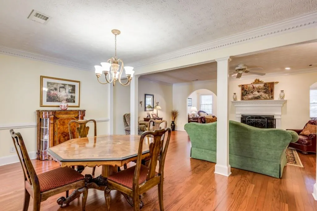 7904 Briar Villa Place, Sandy Springs, Georgia 30350, 3 Bedrooms Bedrooms, ,2 BathroomsBathrooms,Residential,Sold,7904 Briar Villa Place,5935031