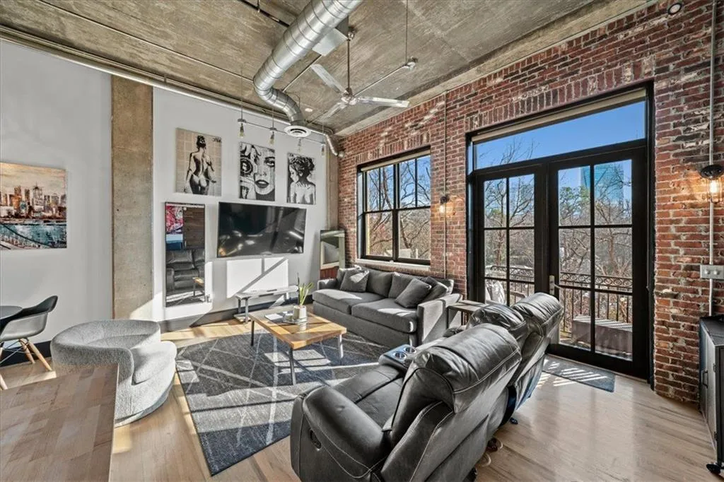 3235 Roswell Road Ne Unit 710, Atlanta, Georgia 30305, 2 Bedrooms Bedrooms, ,2 BathroomsBathrooms,Residential,Sold,3235 Roswell Road Ne Unit 710,7539835