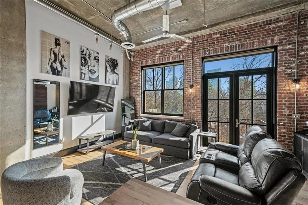3235 Roswell Road Ne Unit 710, Atlanta, Georgia 30305, 2 Bedrooms Bedrooms, ,2 BathroomsBathrooms,Residential,Sold,3235 Roswell Road Ne Unit 710,7539835