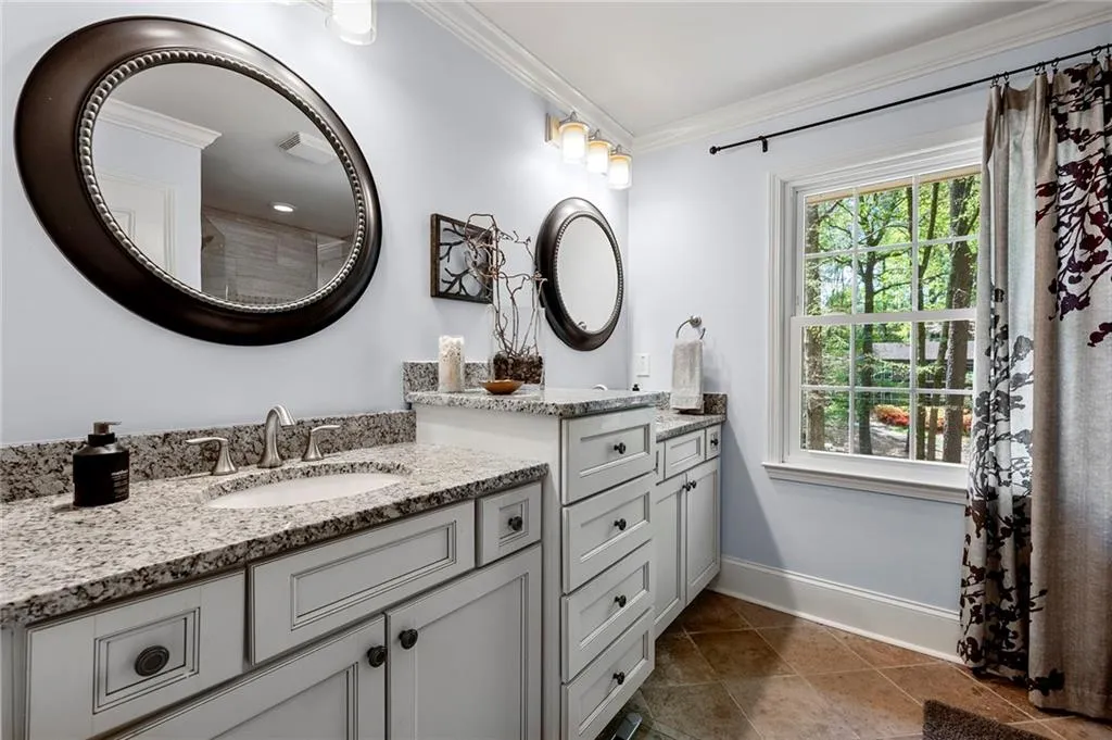 Full bathroom featuring crown molding, a healthy amount of sunlight, vanity, and baseboards