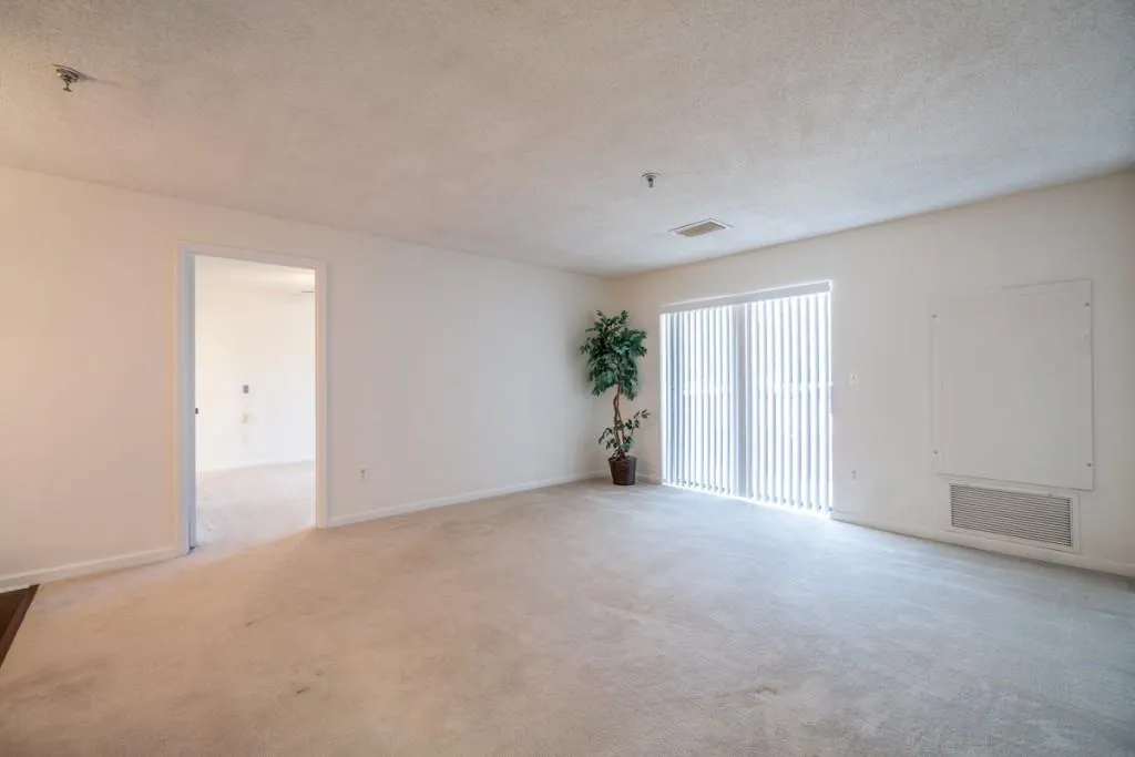 300 Johnson Ferry Road Ne Unit B113, Atlanta, Georgia 30328, 2 Bedrooms Bedrooms, ,2 BathroomsBathrooms,Residential,Sold,300 Johnson Ferry Road Ne Unit B113,5883543