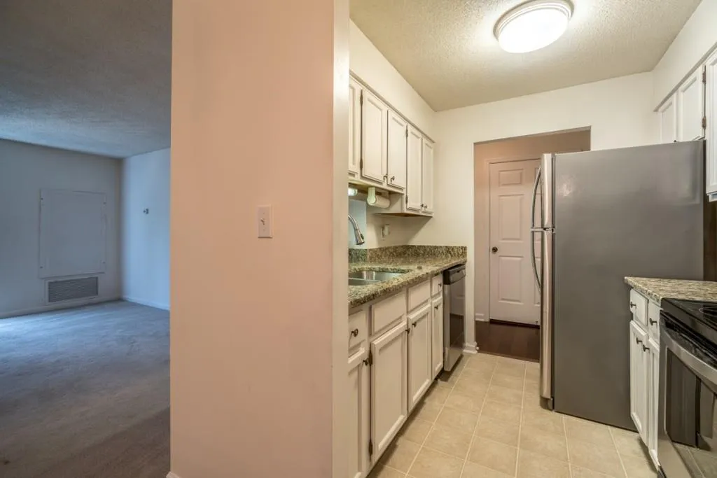 300 Johnson Ferry Road Ne Unit B113, Atlanta, Georgia 30328, 2 Bedrooms Bedrooms, ,2 BathroomsBathrooms,Residential,Sold,300 Johnson Ferry Road Ne Unit B113,5883543